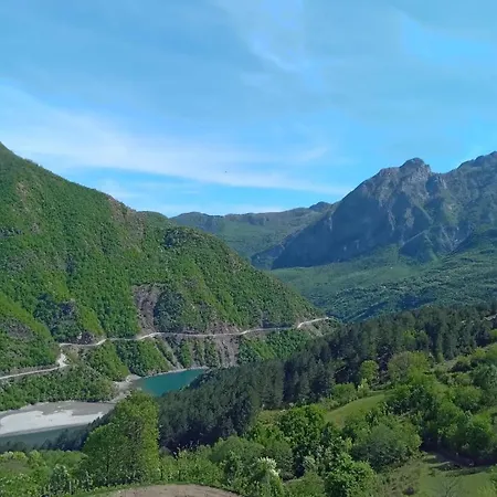 Bujtina Aliaj Pensionat Tropoje
